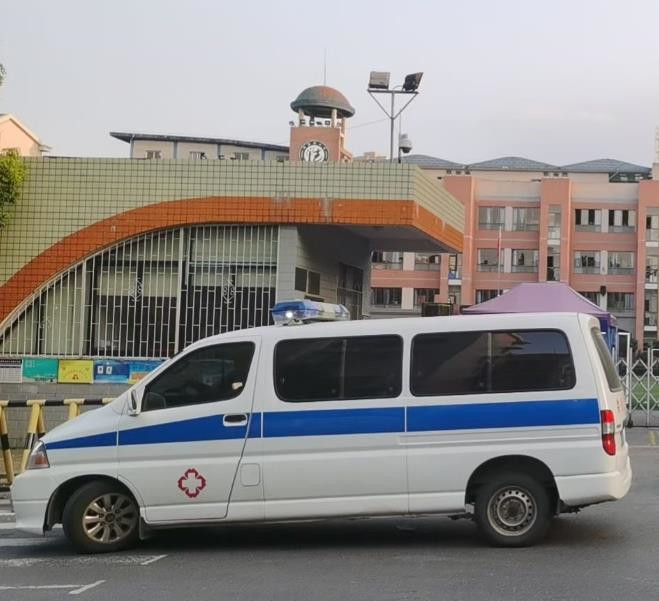 铜鼓救护车出租护送骨折病人一公里多少钱